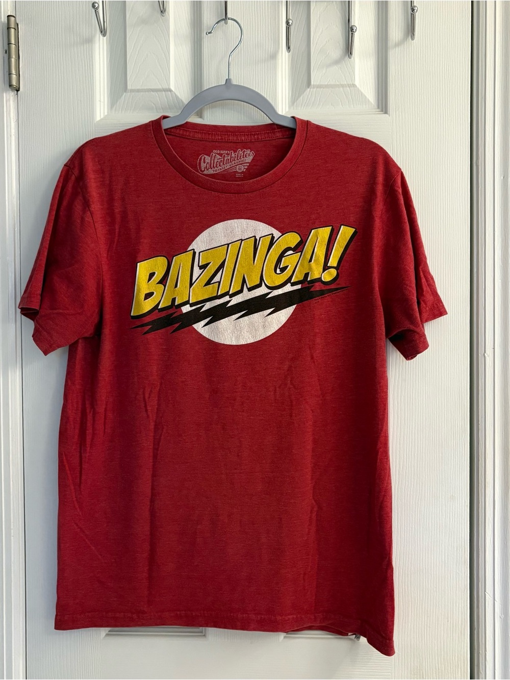 Old Navy Collectabili-Tees Y2K Big Bang Theory Bazinga Red Graphic Shirt Size M.